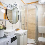 Aaa & With Free Parking Apartment *