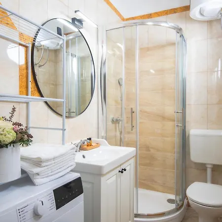 Aaa & With Free Parking Apartament *