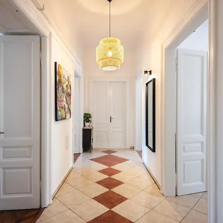 Apartment Aaa & With Free Parking