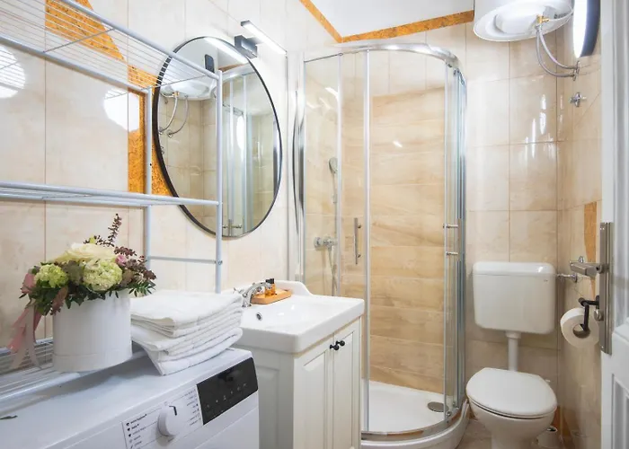 Aaa & With Free Parking Appartement *