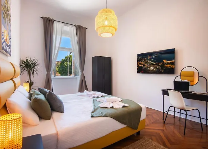 Aaa & With Free Parking Appartement *